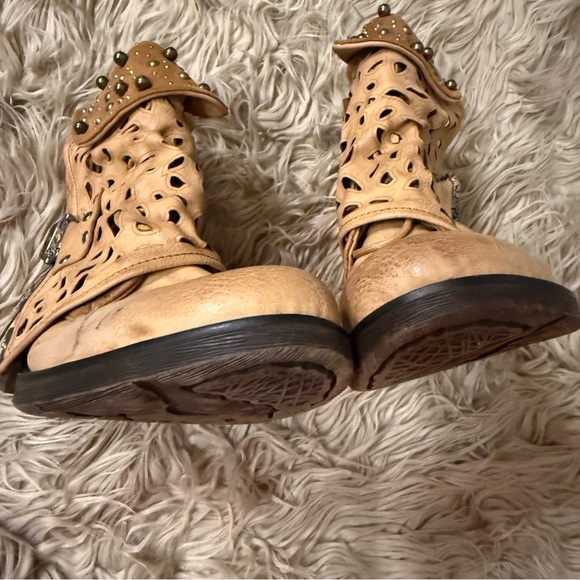 Stylish Tan Ankle Boots - Picture 9 of 10